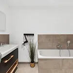 Premium Quartier One - 5 Bedrooms, 2 Parkplaetze, Fuer Familien & Teams * Halle (Saale)