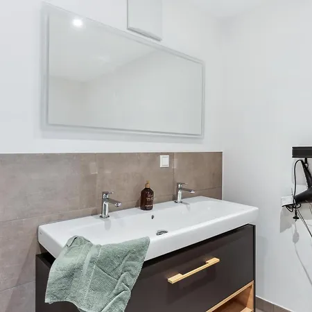Premium Quartier One - 5 Bedrooms, 2 Parkplaetze, Fuer Familien & Teams Apartment *