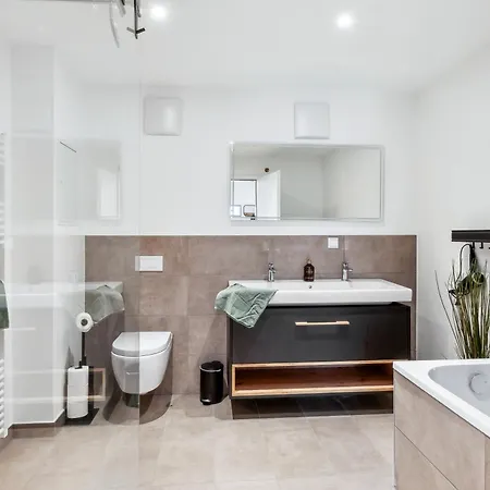 Premium Quartier One - Ideal Fuer Familien & Teams, 5 Zimmer, 2 Parkplaetze Appartement Halle (Saale)