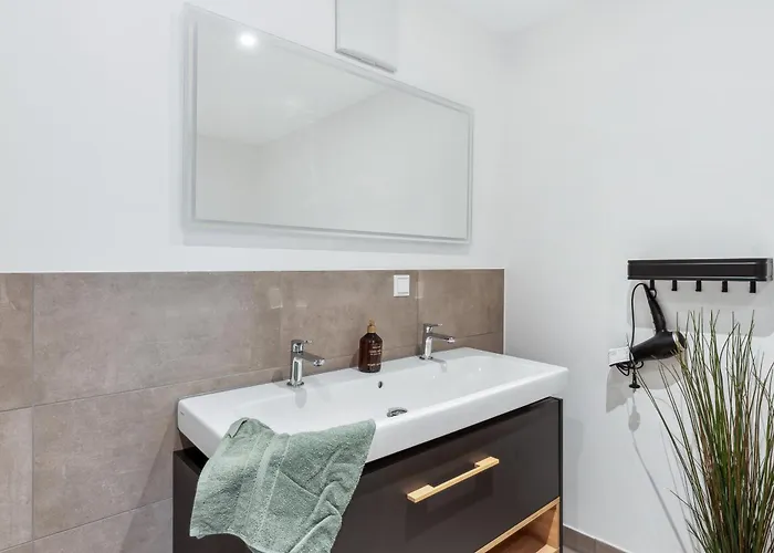 Premium Quartier One - Ideal Fuer Familien & Teams, 5 Zimmer, 2 Parkplaetze Appartement *