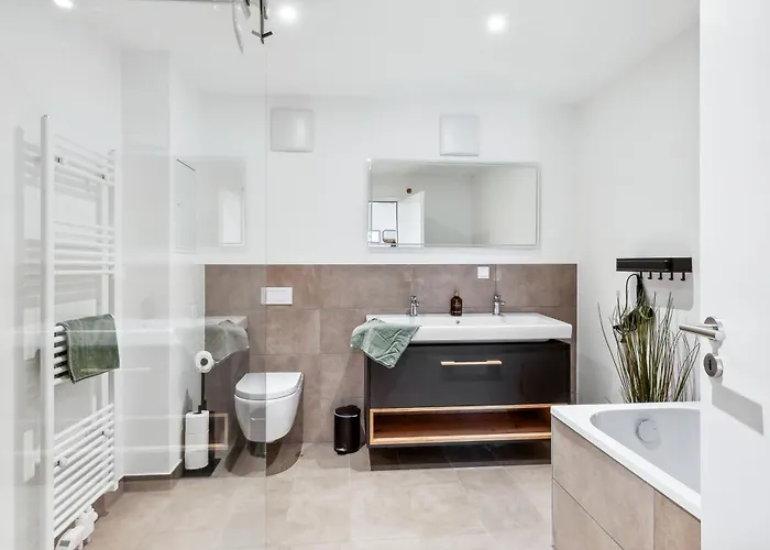 Premium Quartier One - Ideal Fuer Familien & Teams, 5 Zimmer, 2 Parkplaetze Appartement Halle (Saale)